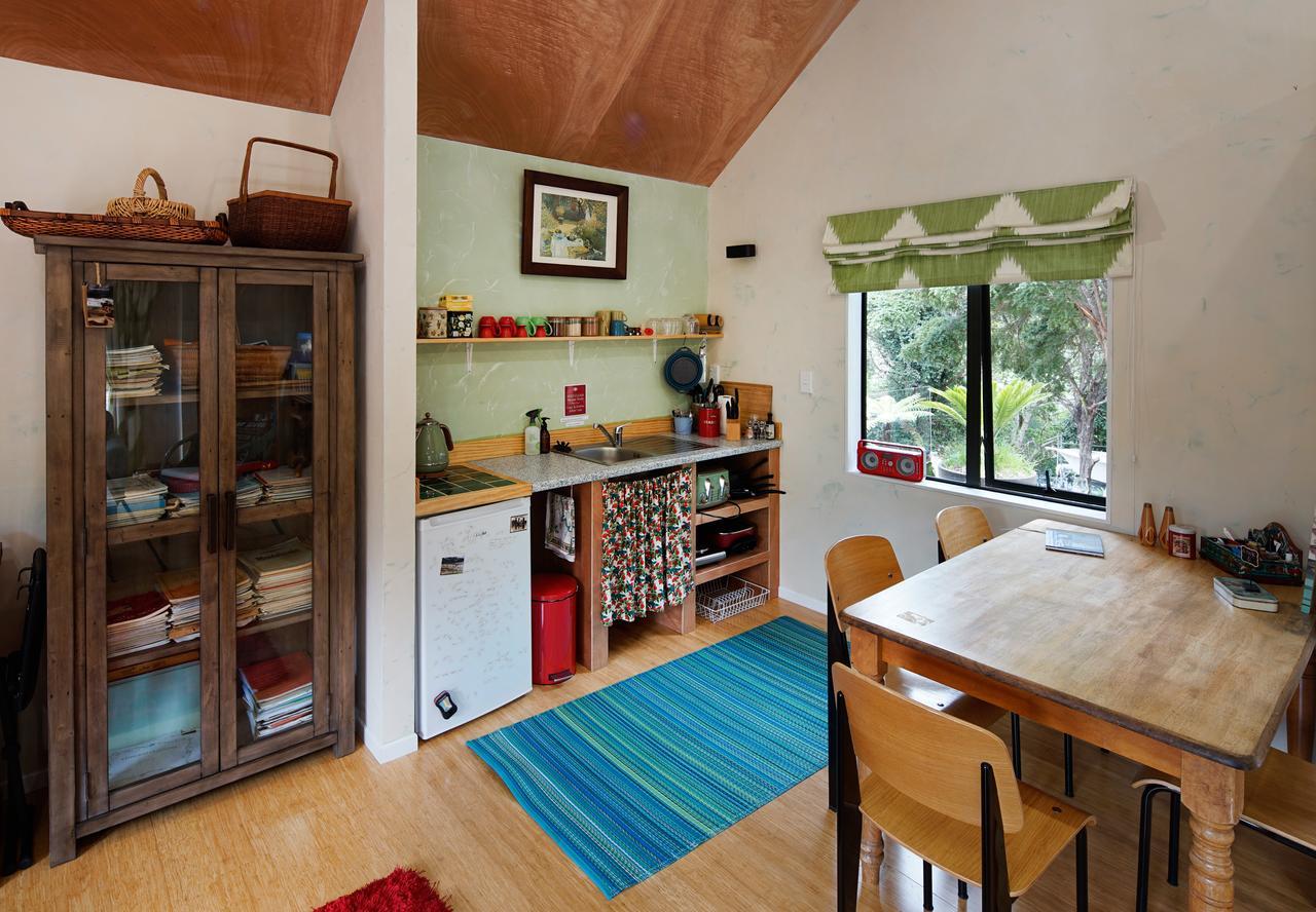Wai-Knot Accommodation Onetangi Exterior photo