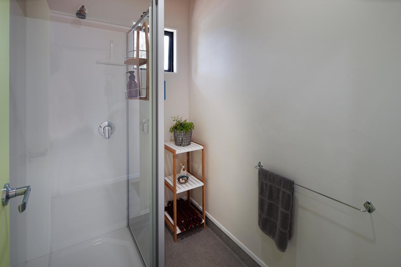 Wai-Knot Accommodation Onetangi Exterior photo